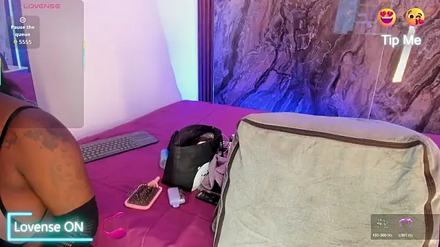 MiiaaCollinss online show from November 11, 2:28 pm