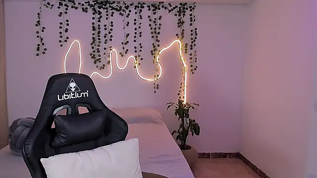 sara doll77 online show from September 18, 9:39 pm