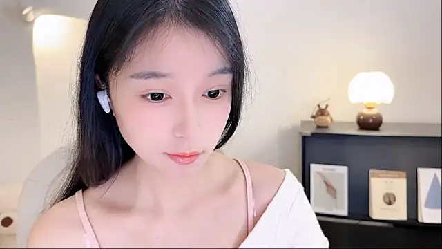 Onechestnut online show from November 2, 5:32 am