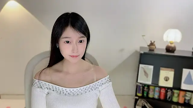 Snapshot of Onechestnut chatting on December 17, 11:38 am Onechestnut online show from December 17, 11:38 am