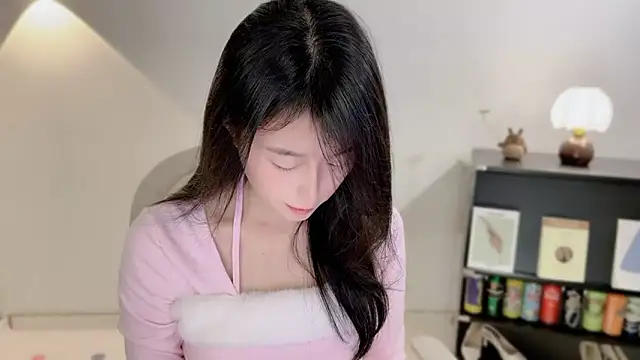 Snapshot of Onechestnut chatting on December 21, 12:45 pm Onechestnut online show from December 21, 12:45 pm