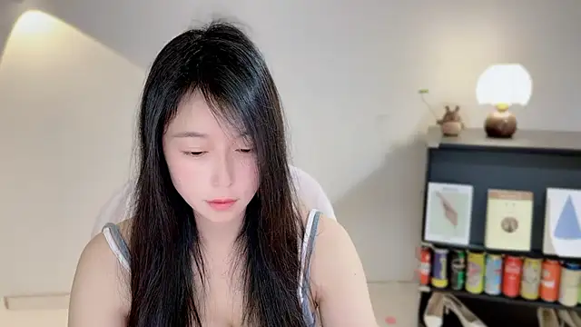 Snapshot of Onechestnut chatting on April 3, 5:38 am Onechestnut online show from April 3, 5:38 am