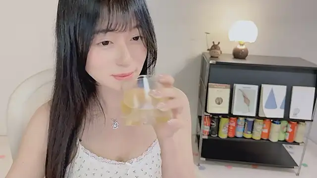 Onechestnut online show from May 18, 5:08 pm