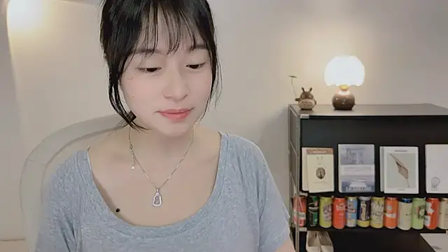Snapshot of Onechestnut chatting on May 23, 5:12 am Onechestnut online show from May 23, 5:12 am