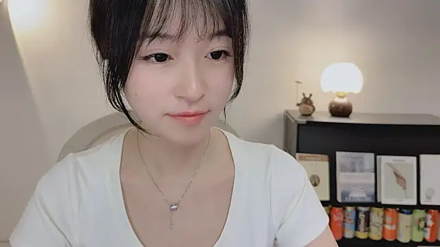 Snapshot of Onechestnut chatting on May 30, 9:28 am Onechestnut online show from May 30, 9:28 am