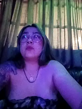 Snapshot of Dulcedeanis chatting on November 18, 5:34 am Dulcedeanis online show from November 18, 5:34 am