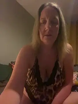 Snapshot of X-Victoria-X chatting on November 3, 5:20 am X-Victoria-X online show from November 3, 5:20 am