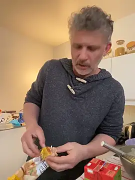 max219 online show from March 26, 1:38 pm