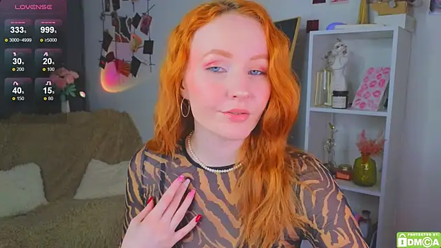 JoyceJones online show from October 18, 7:14 pm