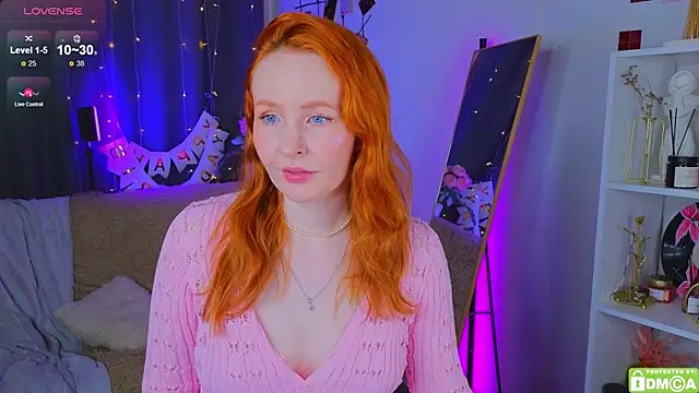 JoyceJones online show from January 17, 8:23 pm
