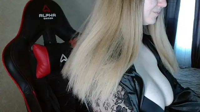 Snapshot of Miaxfox chatting on November 10, 12:04 pm Miaxfox online show from November 10, 12:04 pm