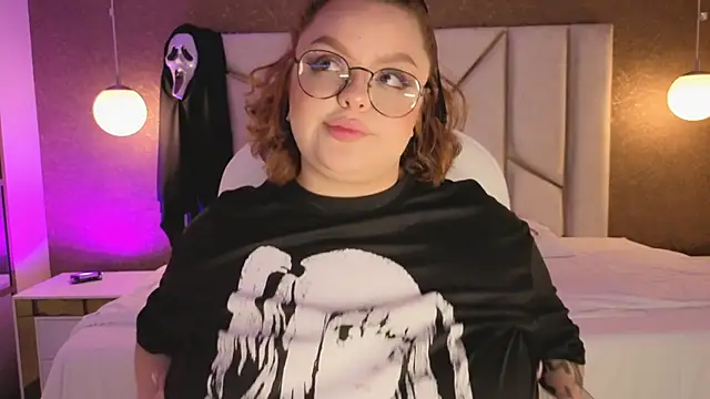 Miiss Bubble online show from October 21, 9:15 pm