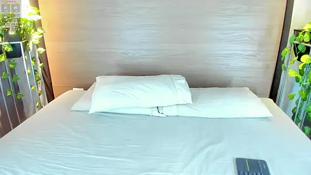 Snapshot of alexamonroe_ chatting on October 23, 9:57 pm alexamonroe online show from October 23, 9:57 pm