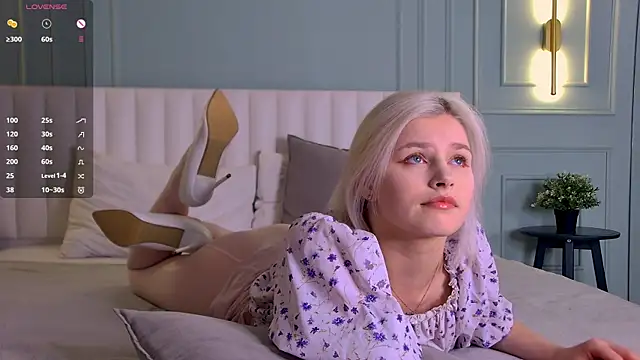 SandyShayes online show from December 4, 5:50 am