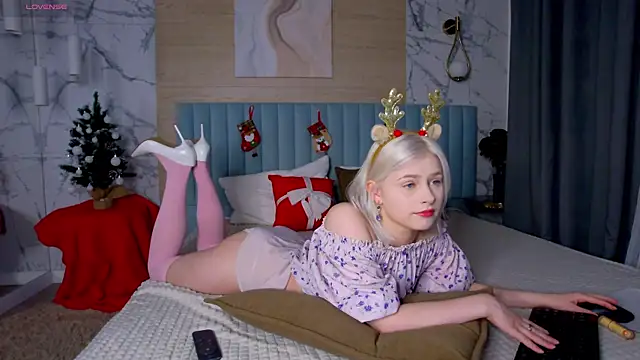 SandyShayes online show from December 18, 5:46 am