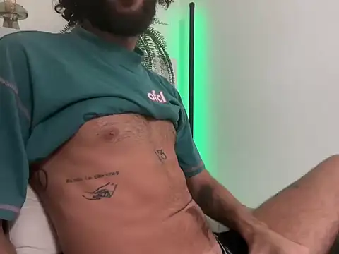 Snapshot of italien13 chatting on October 21, 12:39 pm italien13 online show from October 21, 12:39 pm