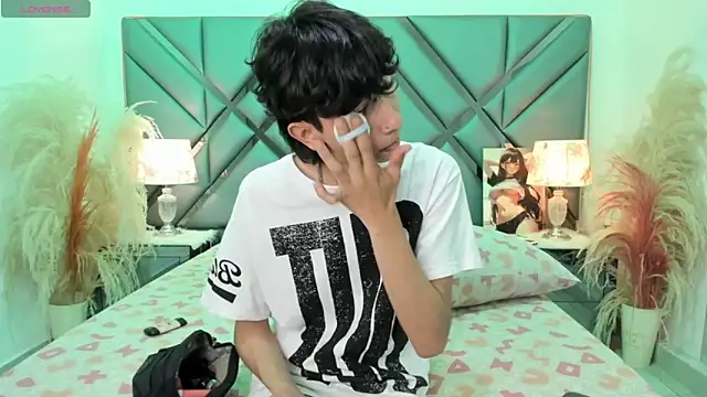 Milan LewisS online show from April 16, 12:39 pm