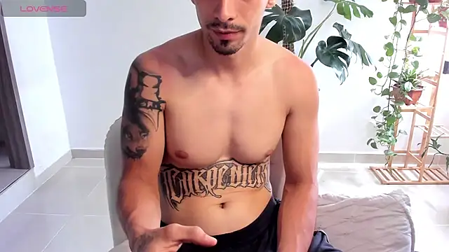 Mikevargas03 online show from April 13, 2:55 pm