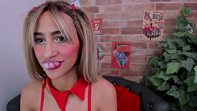 Snapshot of miss___taylor chatting on February 13, 10:39 pm miss taylor online show from February 13, 10:39 pm