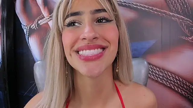 Snapshot of miss___taylor chatting on February 18, 2:18 am miss taylor online show from February 18, 2:18 am