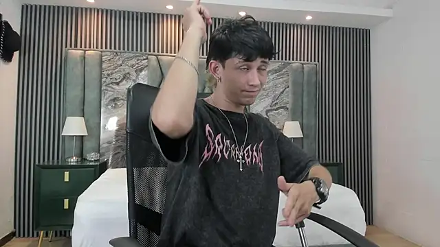 Snapshot of Michael_blue chatting on October 30, 8:20 pm Michael blue online show from October 30, 8:20 pm