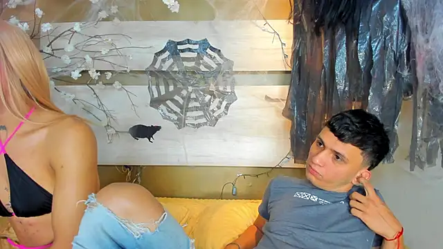 Snapshot of NaughtySweetss chatting on October 27, 9:46 am NaughtySweetss online show from October 27, 9:46 am