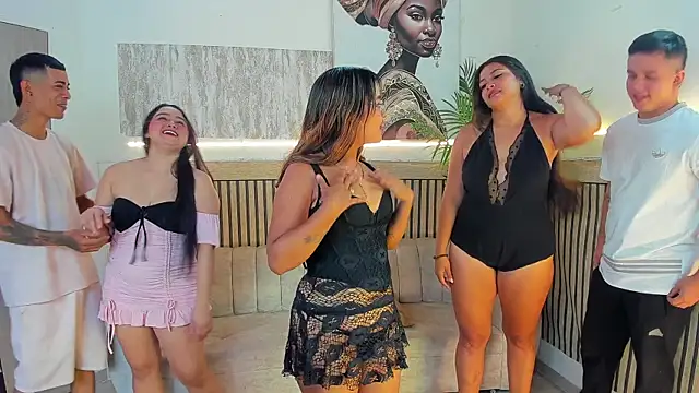 Snapshot of stangirls_ chatting on December 16, 1:16 pm stangirls online show from December 16, 1:16 pm