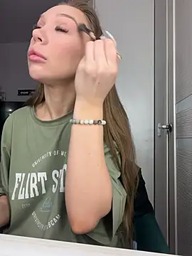 AlysonHuxley  online show from February 26, 1:48 am