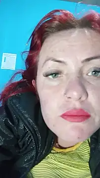 carolinhe  online show from December 3, 4:20 am