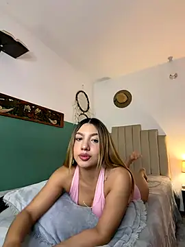 paulina ferrer online show from December 17, 5:24 am