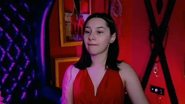 KimClarks  online show from October 31, 2:40 pm