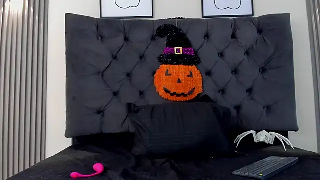 Sofia Seduccion online show from October 28, 12:30 pm