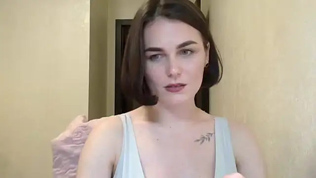 Snapshot of Silviaa_a chatting on June 4, 9:10 pm Silviaa a online show from June 4, 9:10 pm