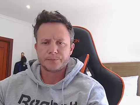 Snapshot of TroyDieselXXX chatting on September 18, 9:44 am TroyDieselXXX online show from September 18, 9:44 am