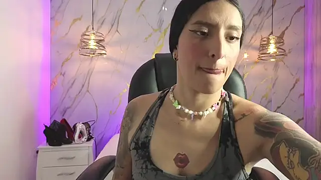 Scaarlettfox online show from December 18, 7:31 pm