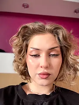 KellyKeler online show from April 4, 11:08 am