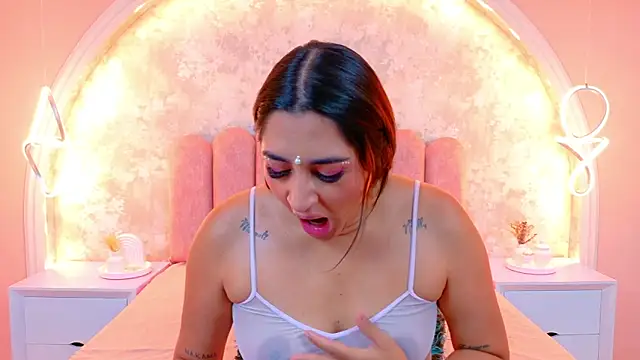 JasmineRhodes online show from October 30, 1:12 pm