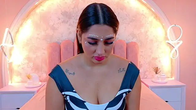 JasmineRhodes online show from October 31, 1:12 pm