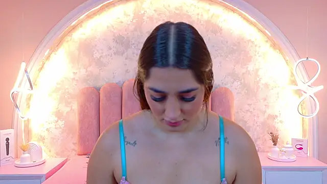 JasmineRhodes online show from January 15, 12:54 pm