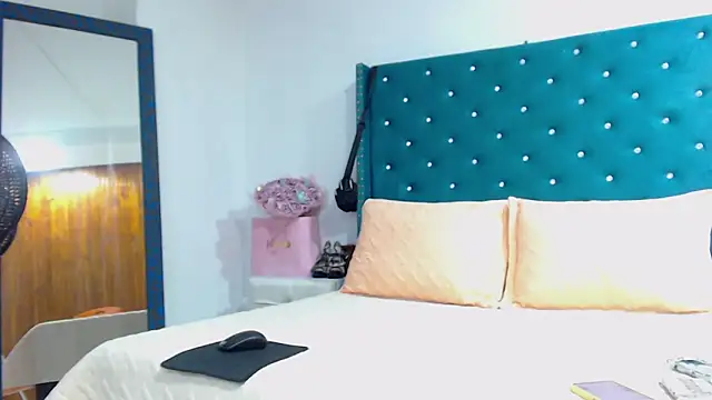 KimScarleth online show from December 17, 2:45 pm