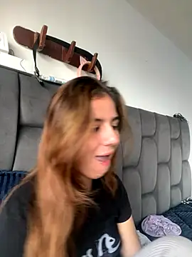 Snapshot of AllieYourGirl chatting on November 6, 10:10 pm AllieYourGirl online show from November 6, 10:10 pm