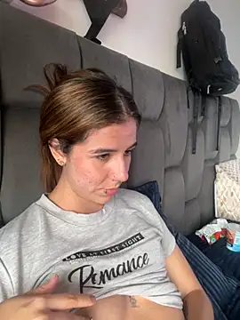 Snapshot of AllieYourGirl chatting on November 28, 9:28 pm AllieYourGirl online show from November 28, 9:28 pm