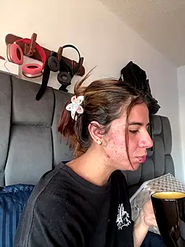 Snapshot of AllieYourGirl chatting on November 29, 2:31 pm AllieYourGirl online show from November 29, 2:31 pm