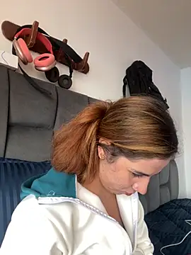 Snapshot of AllieYourGirl chatting on December 5, 6:48 pm AllieYourGirl online show from December 5, 6:48 pm