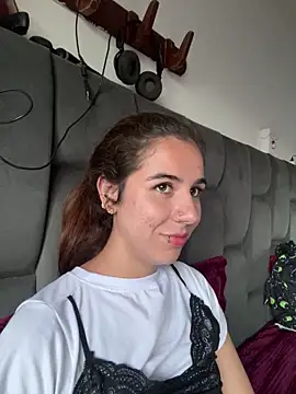 Snapshot of AllieYourGirl chatting on December 14, 10:36 pm AllieYourGirl online show from December 14, 10:36 pm