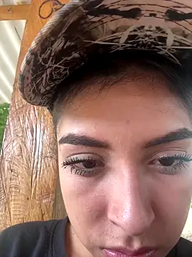 Snapshot of Kardashian12 chatting on November 3, 6:20 pm Kardashian12 online show from November 3, 6:20 pm