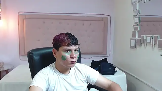dondanys online show from September 11, 7:36 pm
