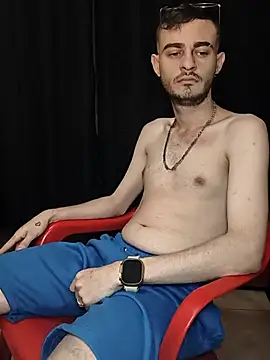 bigcockwhite777 online show from December 16, 10:37 pm