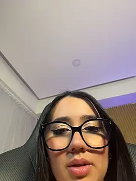 Michelle Zoe online show from June 4, 7:03 am