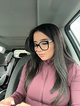 Michelle Zoe online show from June 6, 3:39 pm